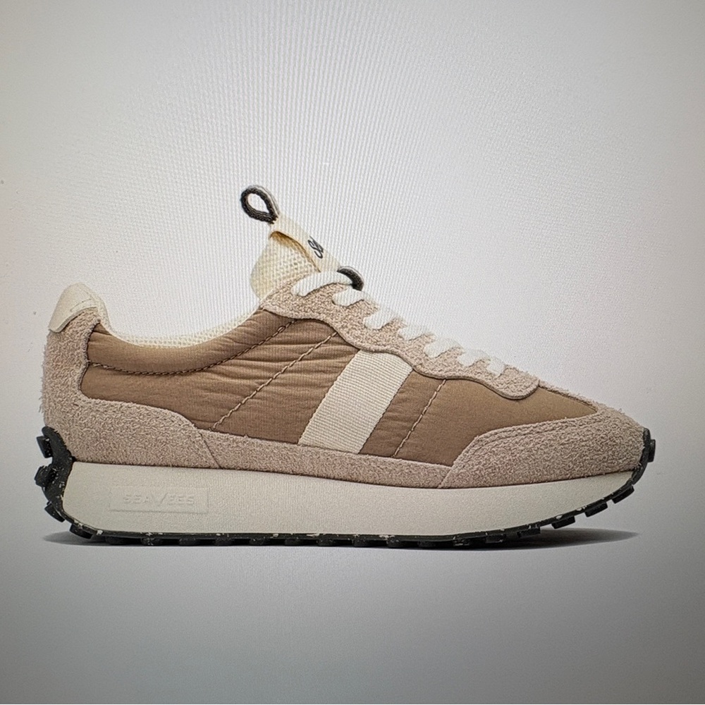 SeaVees Women’s Acorn Trainer size 7.5